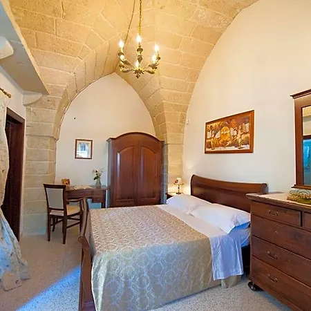 Li Curti 3* Scorrano (Apulia)